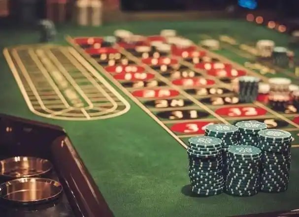 Antarmuka aplikasi kong toto menampilkan menu utama dengan pilihan sportsbook, live dealer, dan slot games